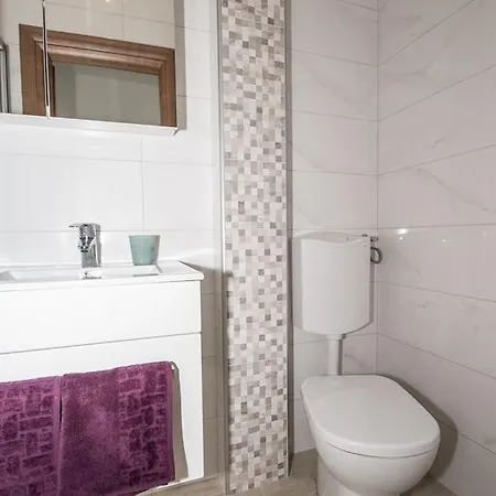 Guest house & Ladisic 4*