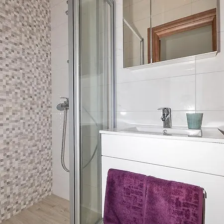 & Ladisic Guest house