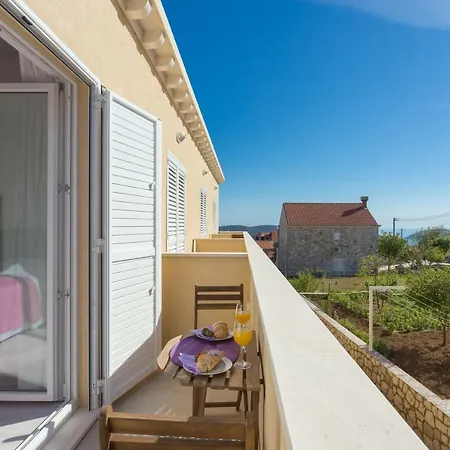 & Ladisic Guest house 4*